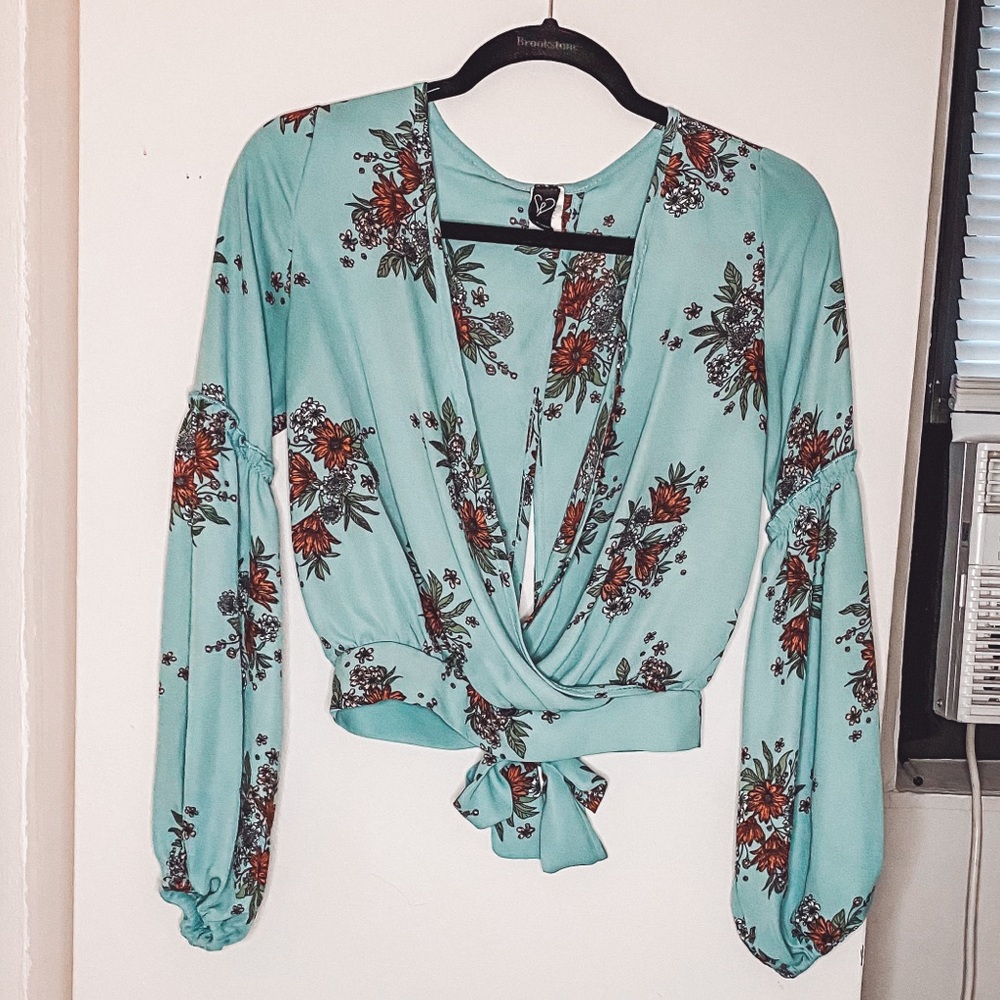 Windsor Cropped Long Sleeve Blouse - Picture 1 of 3